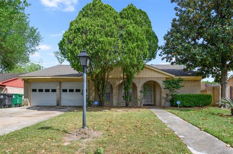 Photo of 10427 Huntington Place Drive, Houston, TX 77099 (MLS # 93189192)
