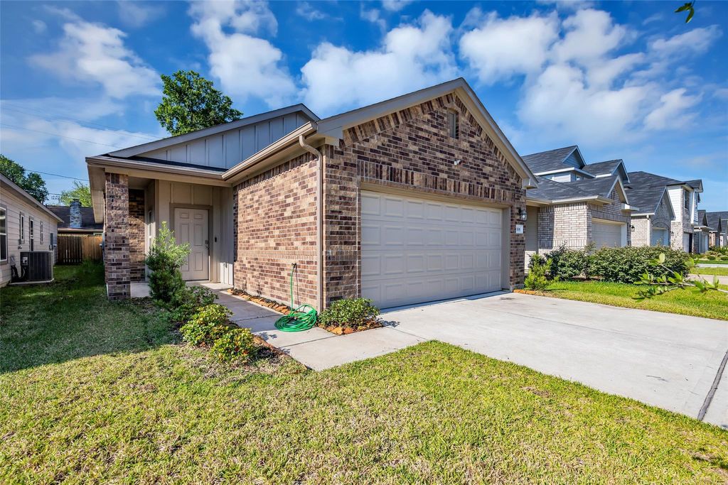 Photo of 506 Emerald Thicket Lane, Huffman, TX 77336 (MLS # 53908641)