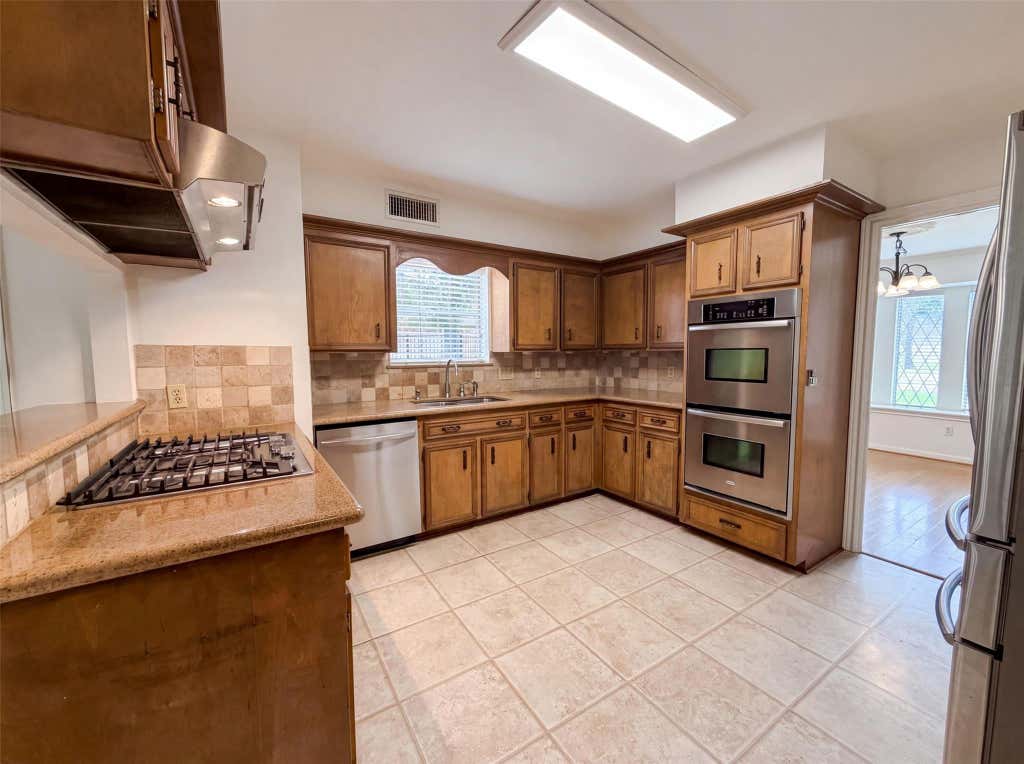 Photo of 5615 Spanish Oak Drive, Houston, TX 77066 (MLS # 25169050)