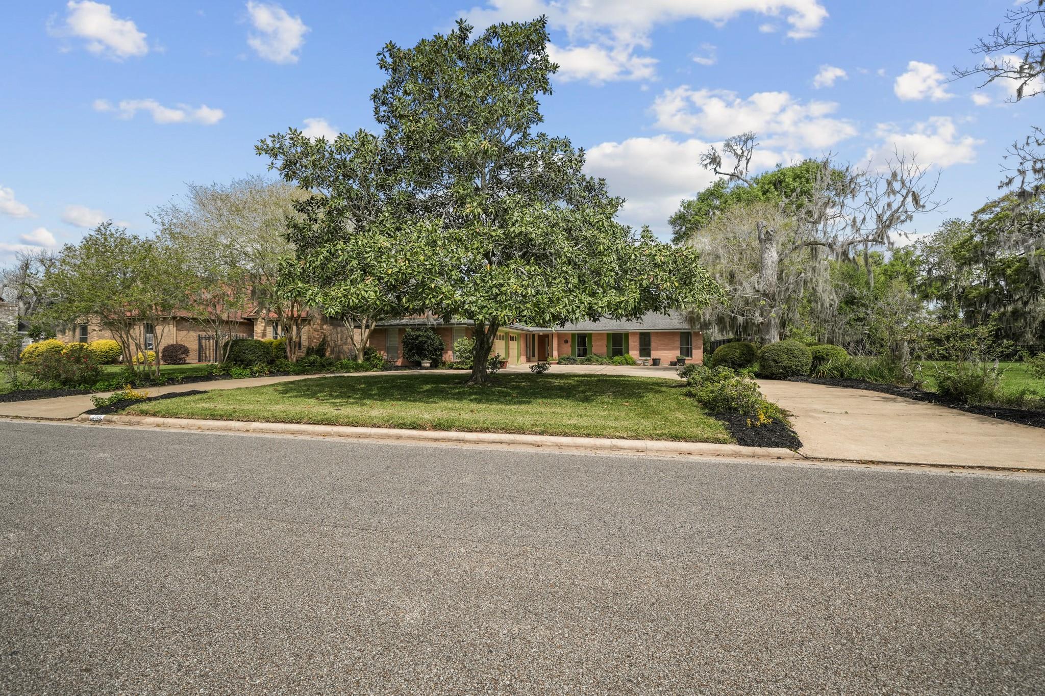 2261 Riverside Drive