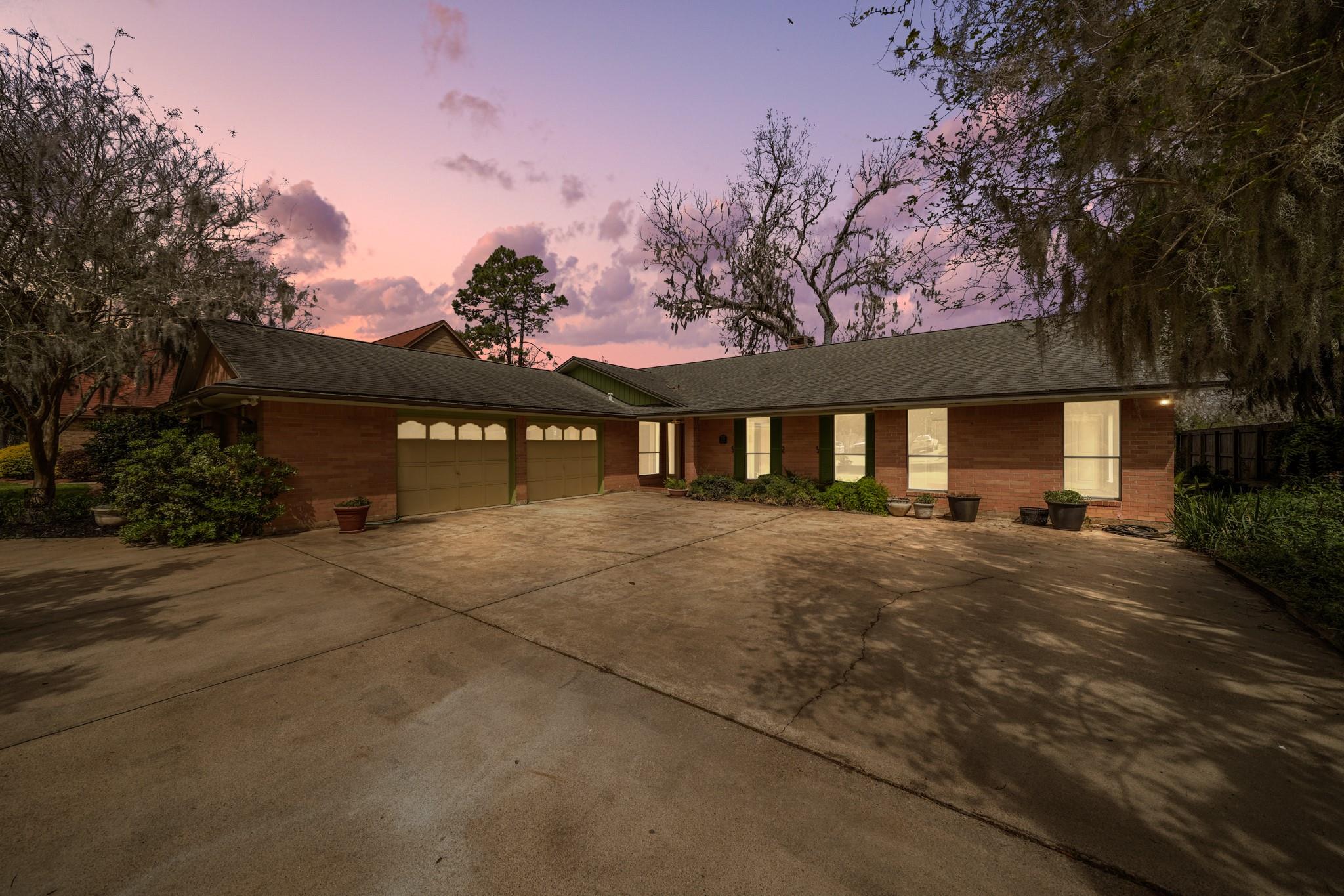 2261 Riverside Drive