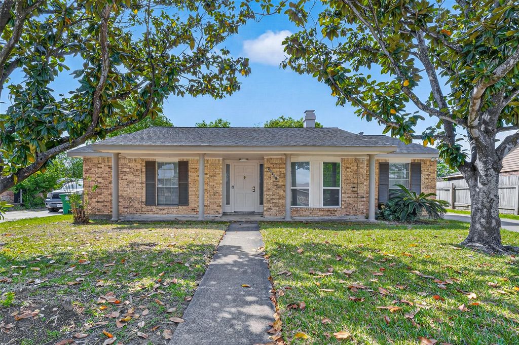 Photo of 12711 Shannon Hills Drive, Houston, TX 77099 (MLS # 60355563)