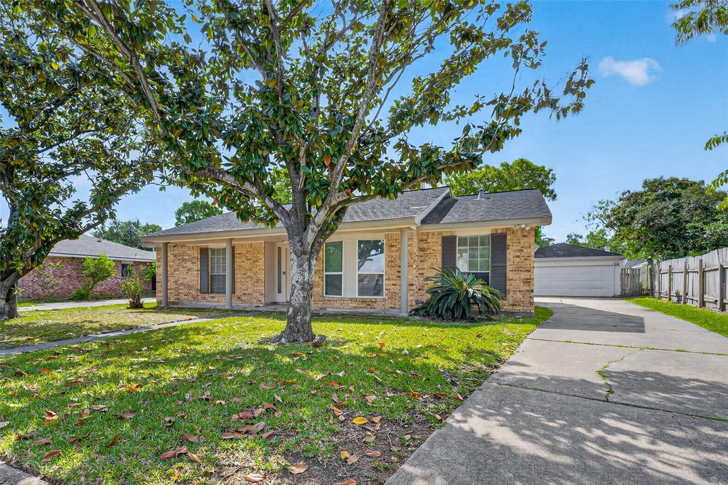 Photo of 12711 Shannon Hills Drive, Houston, TX 77099 (MLS # 60355563)