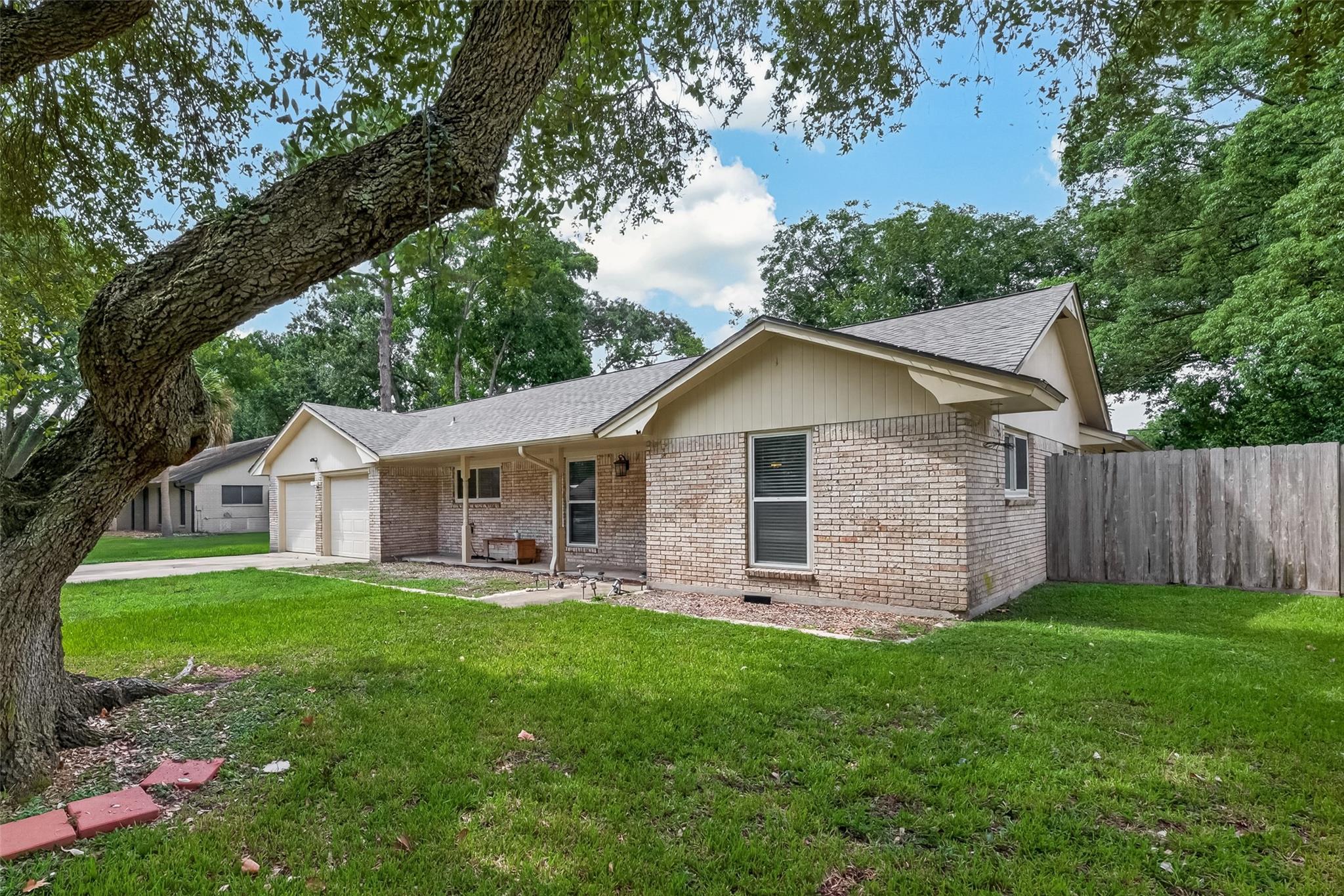 114 E Wildwinn Drive