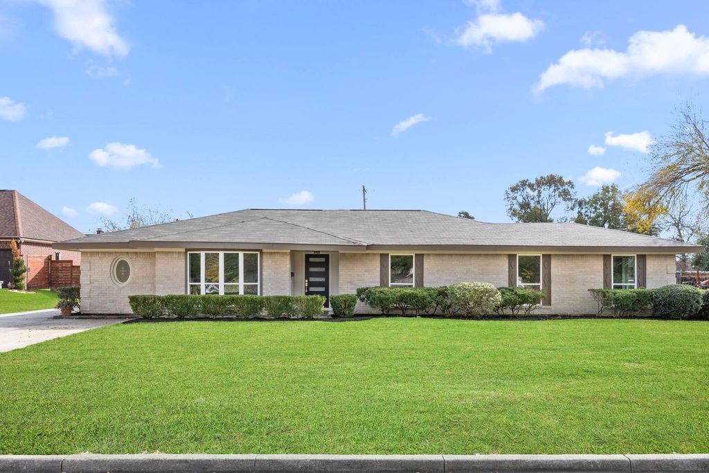 Photo of 6934 Heron Drive, Houston, TX 77087 (MLS # 40887577)