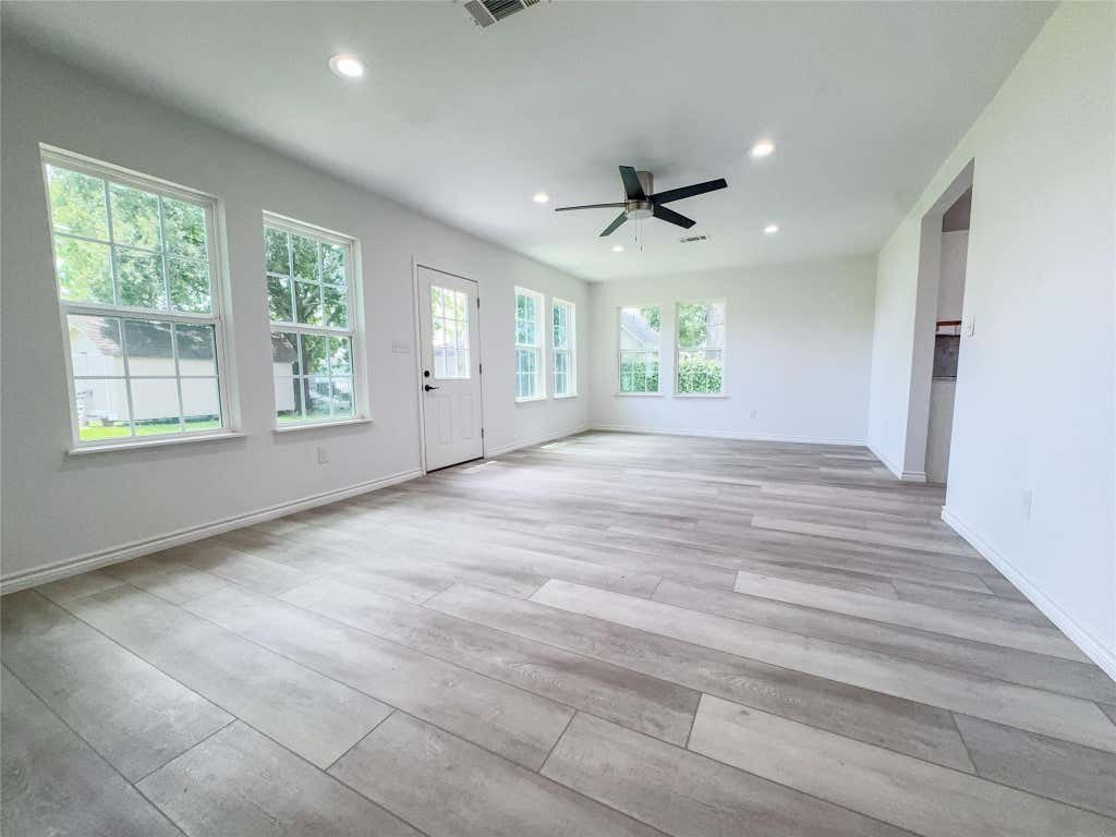 Photo of 204 Dyer Street, Baytown, TX 77520 (MLS # 6866904)