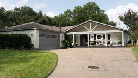Photo of 24 Wellington Drive, Sugar Land, TX 77478 (MLS # 25262303)