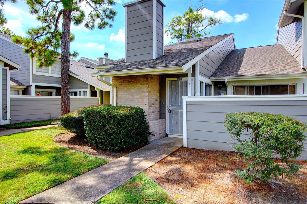 Photo of 12220 Coppertree Lane, Houston, TX 77035 (MLS # 5355232)