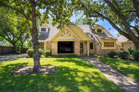 Photo of 1704 Crystal Hills Drive, Houston, TX 77077 (MLS # 69396218)