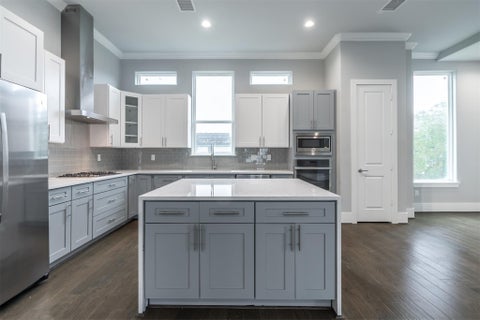 Photo of 1541 W 22nd Street, Houston, TX 77008 (MLS # 36075959)