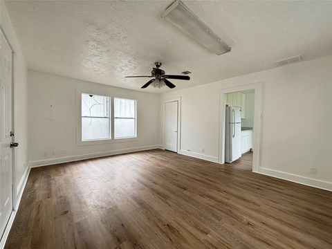 Photo of 969 Wakefield Drive, Houston, TX 77018 (MLS # 20206404)