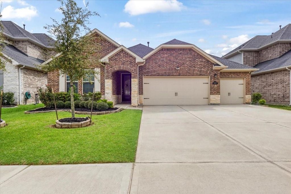 Photo of 8303 Flagman Trail, Fulshear, TX 77441 (MLS # 59598378)