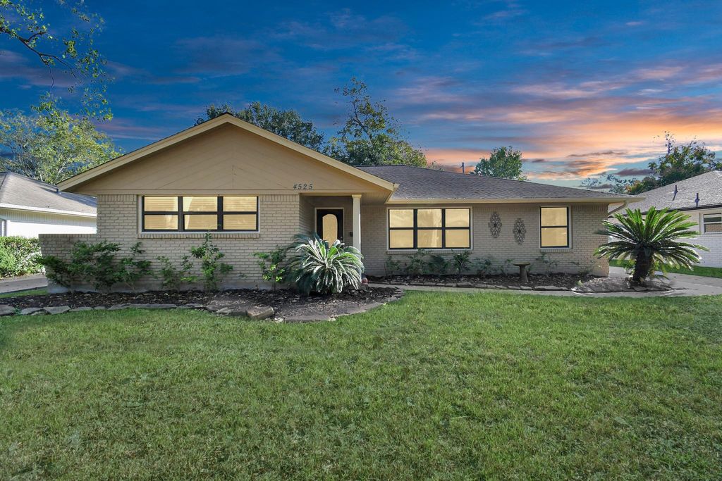 Photo of 4525 Waycross Drive, Houston, TX 77035 (MLS # 11483200)