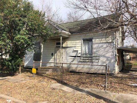 1912 Semmes Street Houston TX 77026