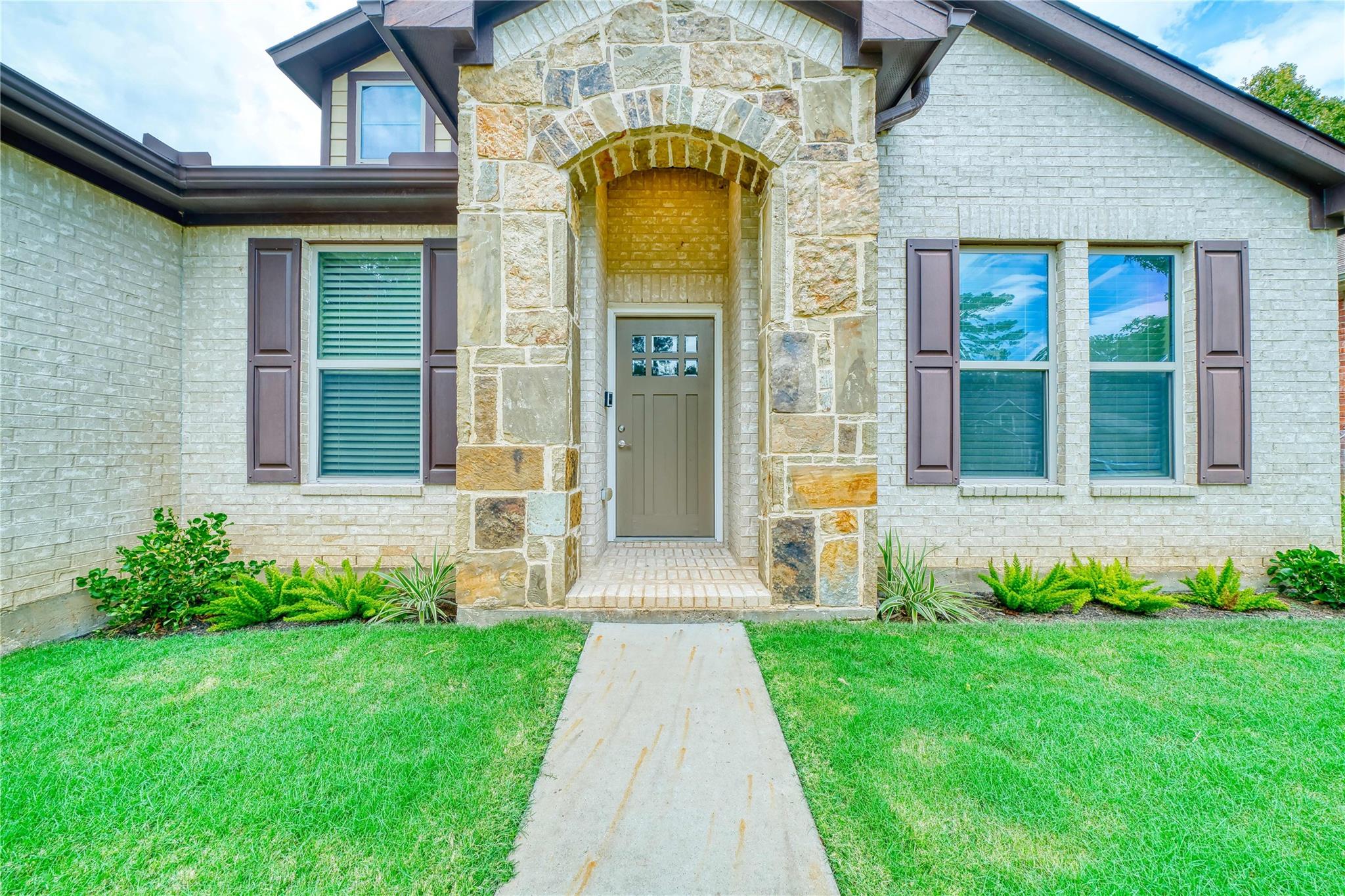 12092 La Salle River Road