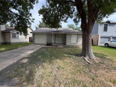 Photo of 3018 Rockrill Drive, Houston, TX 77045 (MLS # 97965410)