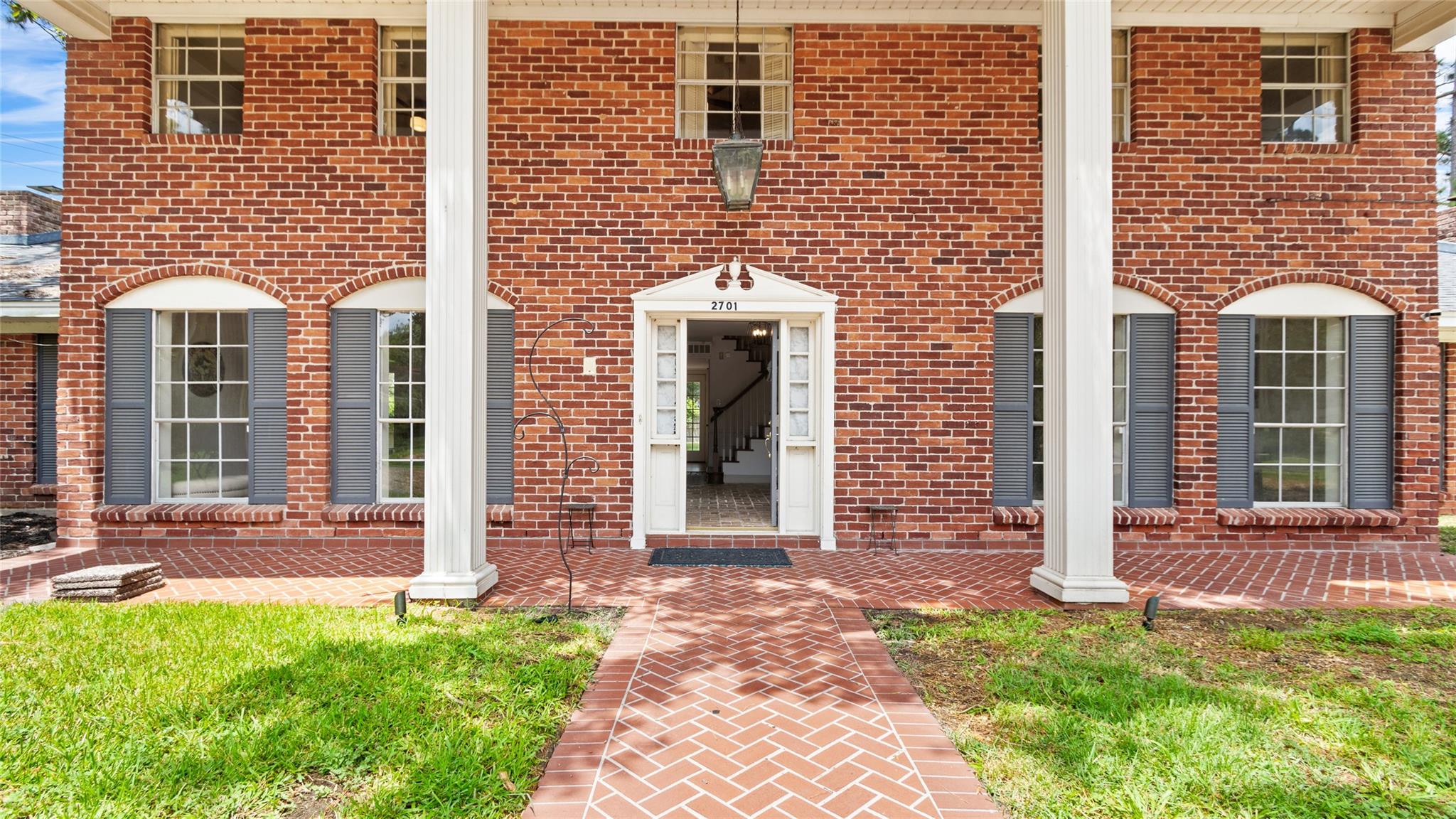 2701 Mount Vernon Drive