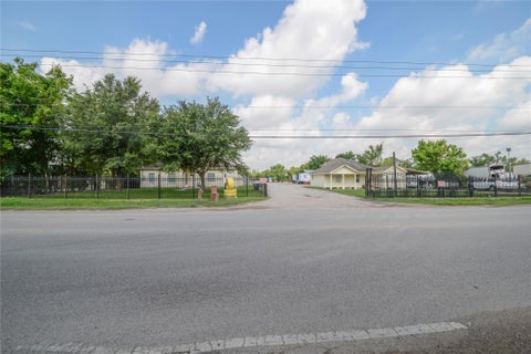 Multifamily For Sale - 6309 E Houston Road<br/> Houston, TX 77028