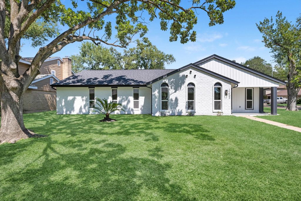 Photo of 11402 Ash Creek Drive, Houston, TX 77043 (MLS # 74180629)