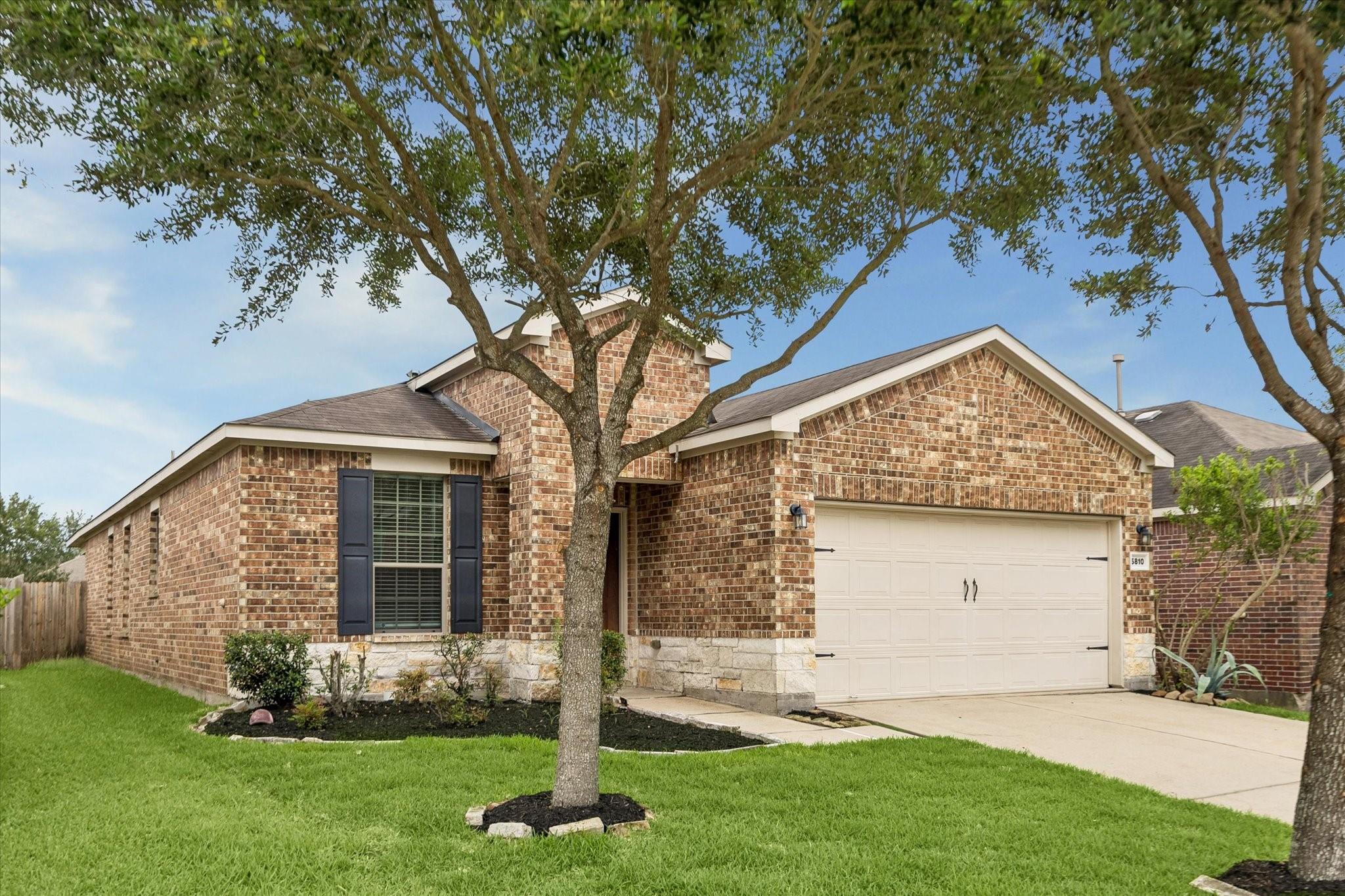 5810 Banyan Oak Court