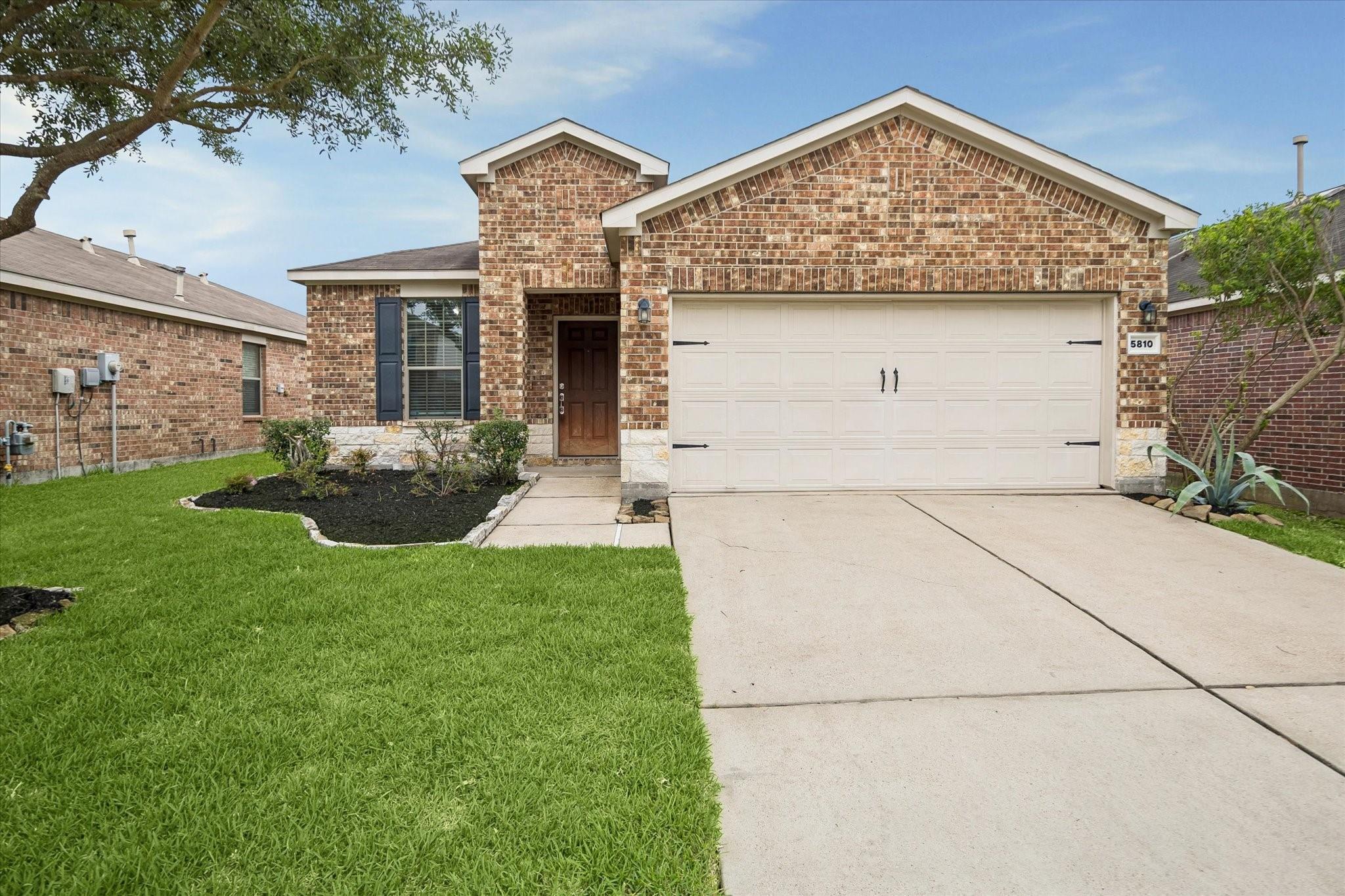 5810 Banyan Oak Court