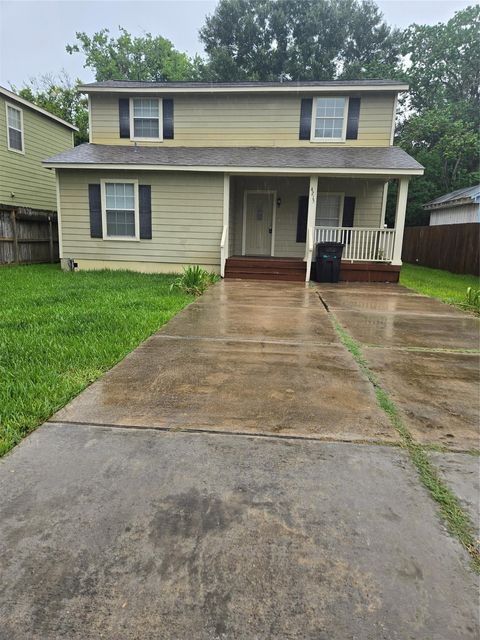 Photo of 4215 Ross Street, Bacliff, TX 77518 (MLS # 6988778)