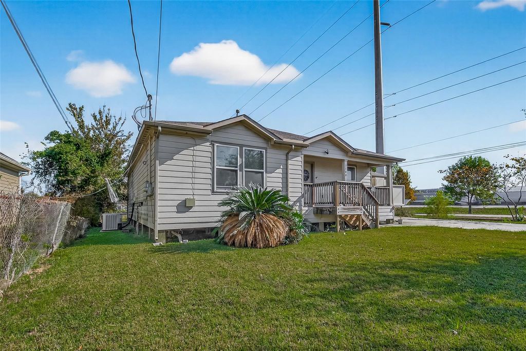 Photo of 7100 Harlem Street, Baytown, TX 77521 (MLS # 36768609)