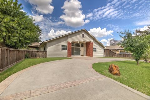 Photo of 6946 Cole Creek Drive, Houston, TX 77092 (MLS # 36480351)