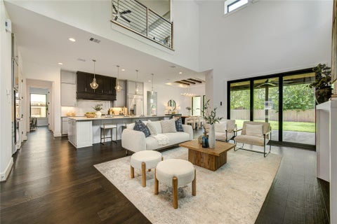 Photo of 1504 Story Street, Houston, TX 77055 (MLS # 22410145)
