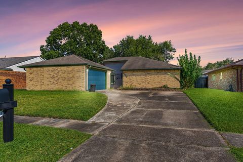 Photo of 9731 Shell Rock Road, La Porte, TX 77571 (MLS # 74501384)