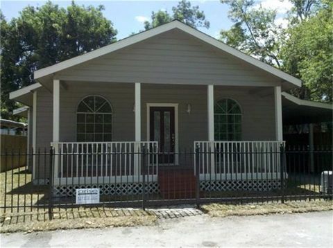 Photo of 1200 E 24th Street, Houston, TX 77009 (MLS # 36949471)