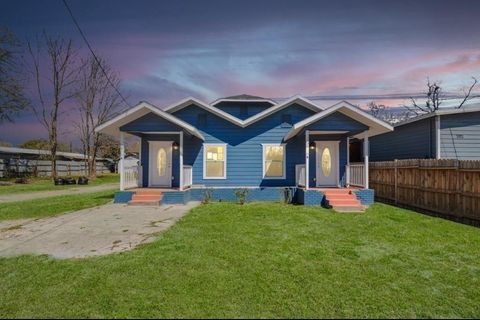 Photo of 7919 Brays Street #B, Houston, TX 77012 (MLS # 53848605)