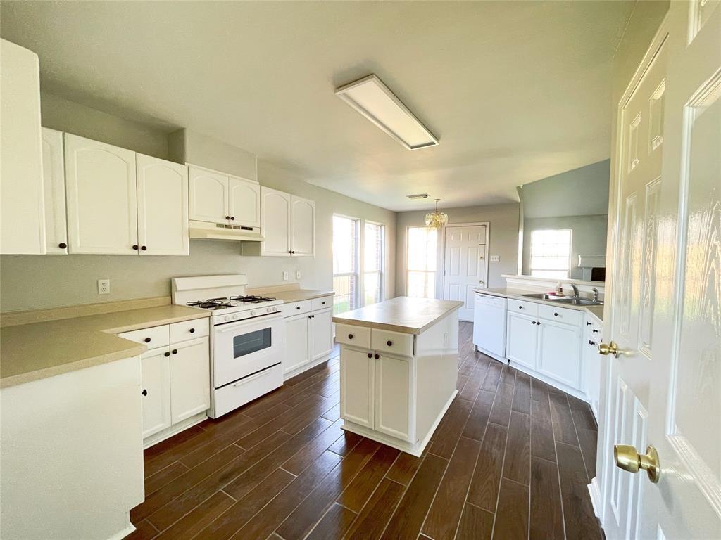 6638 Chantalle Drive