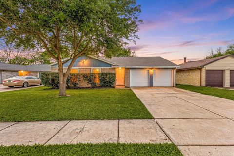 Homes For Sale - 2781 Glen Haven Drive<br/> Galveston County, League City, TX 77573