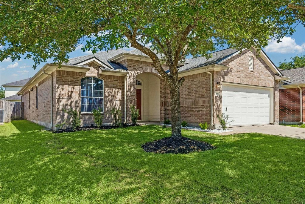 Photo of 2709 Shallow Falls Court, Pearland, TX 77584 (MLS # 71118718)