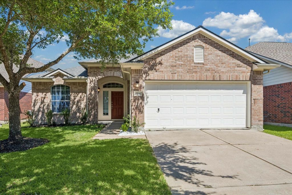 Photo of 2709 Shallow Falls Court, Pearland, TX 77584 (MLS # 71118718)