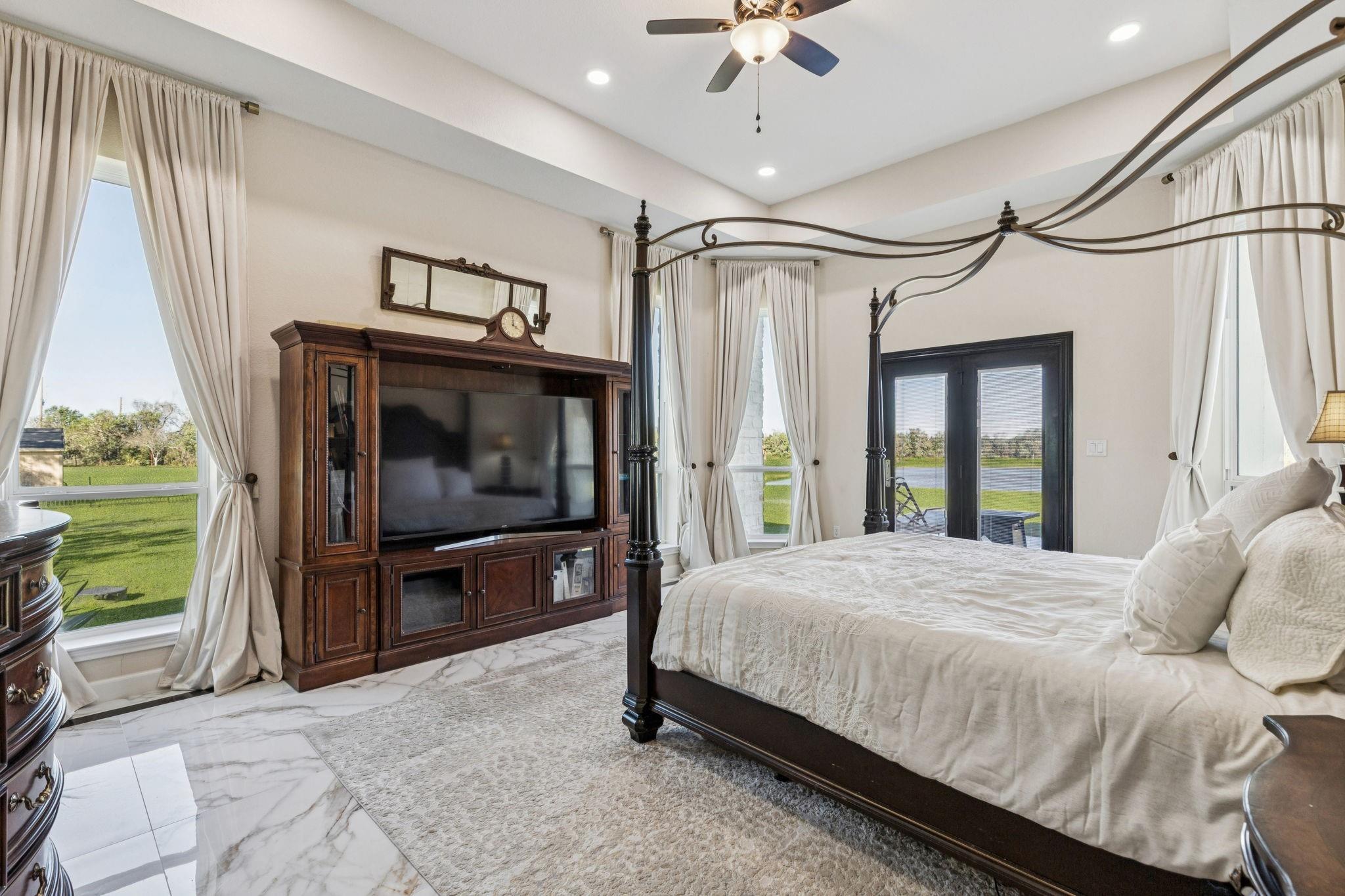 1024 Colibri Lake Lane