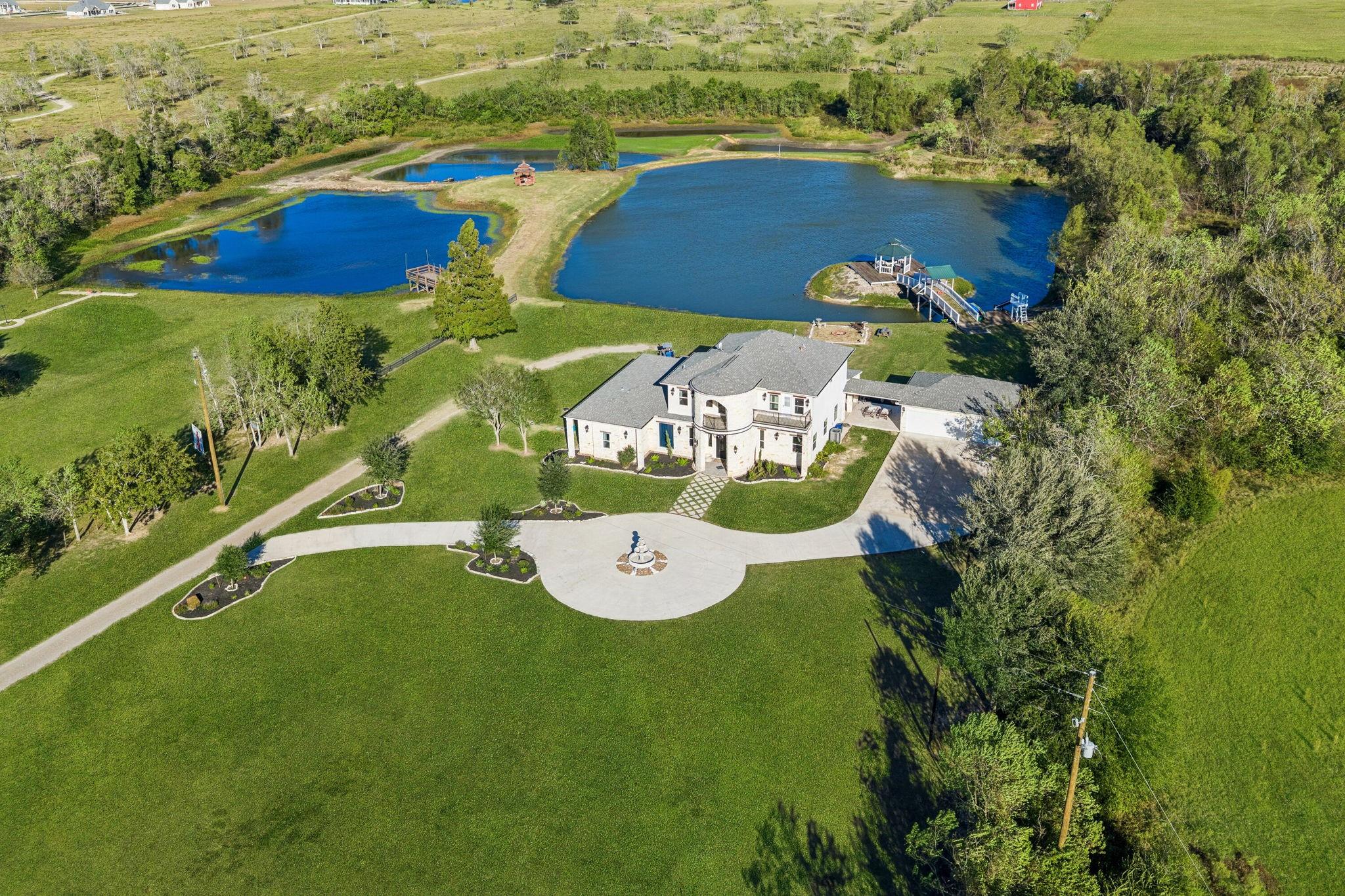 1024 Colibri Lake Lane