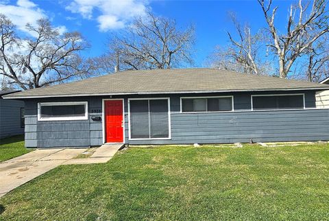 Photo of 5935 Beldart Street, Houston, TX 77033 (MLS # 62092830)