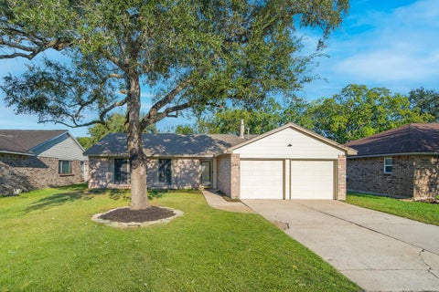 Photo of 120 Meadow Bend Street, League City, TX 77573 (MLS # 10919219)