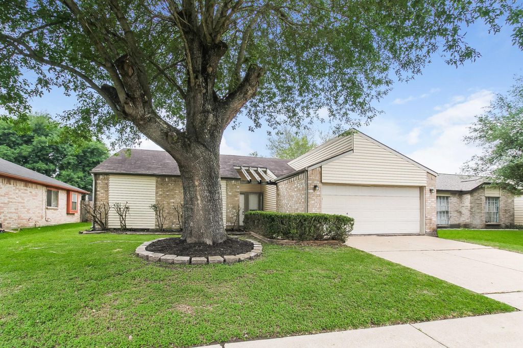 Photo of 16146 Coyridge Lane, Houston, TX 77053 (MLS # 13592362)