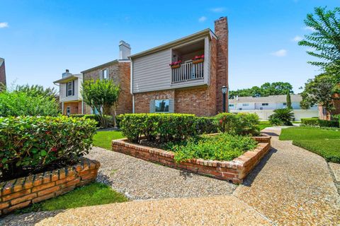 Photo of 5956 Woodway Place Court, Houston, TX 77057 (MLS # 98604330)