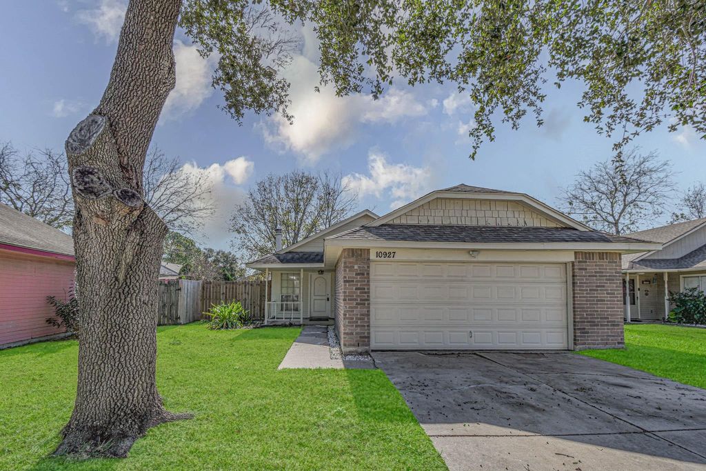 Photo of 10927 Spanish Grant Drive, Sugar Land, TX 77498 (MLS # 32545607)