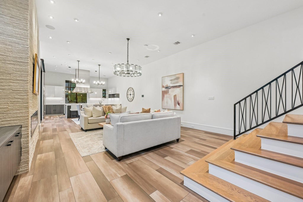 Photo of 6602 Wanita Place #A, Houston, TX 77007 (MLS # 87048602)