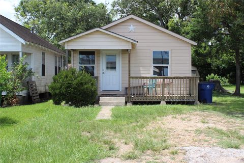 Photo of 622 S Hancock Street, Angleton, TX 77515 (MLS # 88892718)