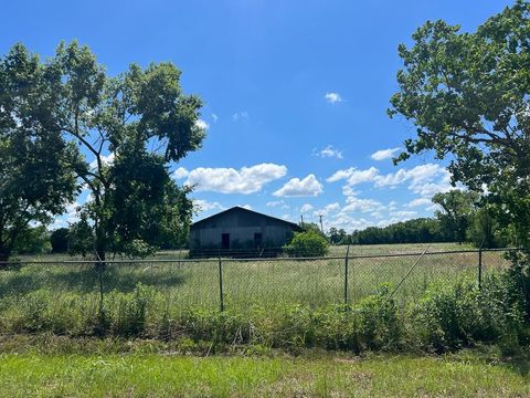 Photo of 7 1st Street, Crockett, TX 75835 (MLS # 71732075) Photo of 7 1st Street, Crockett, TX 75835 (MLS # 71732075)