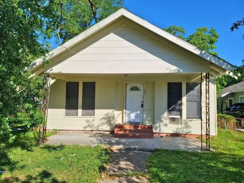 Photo of 1801 9th Street, Port Arthur, TX 77640 (MLS # 32609372)