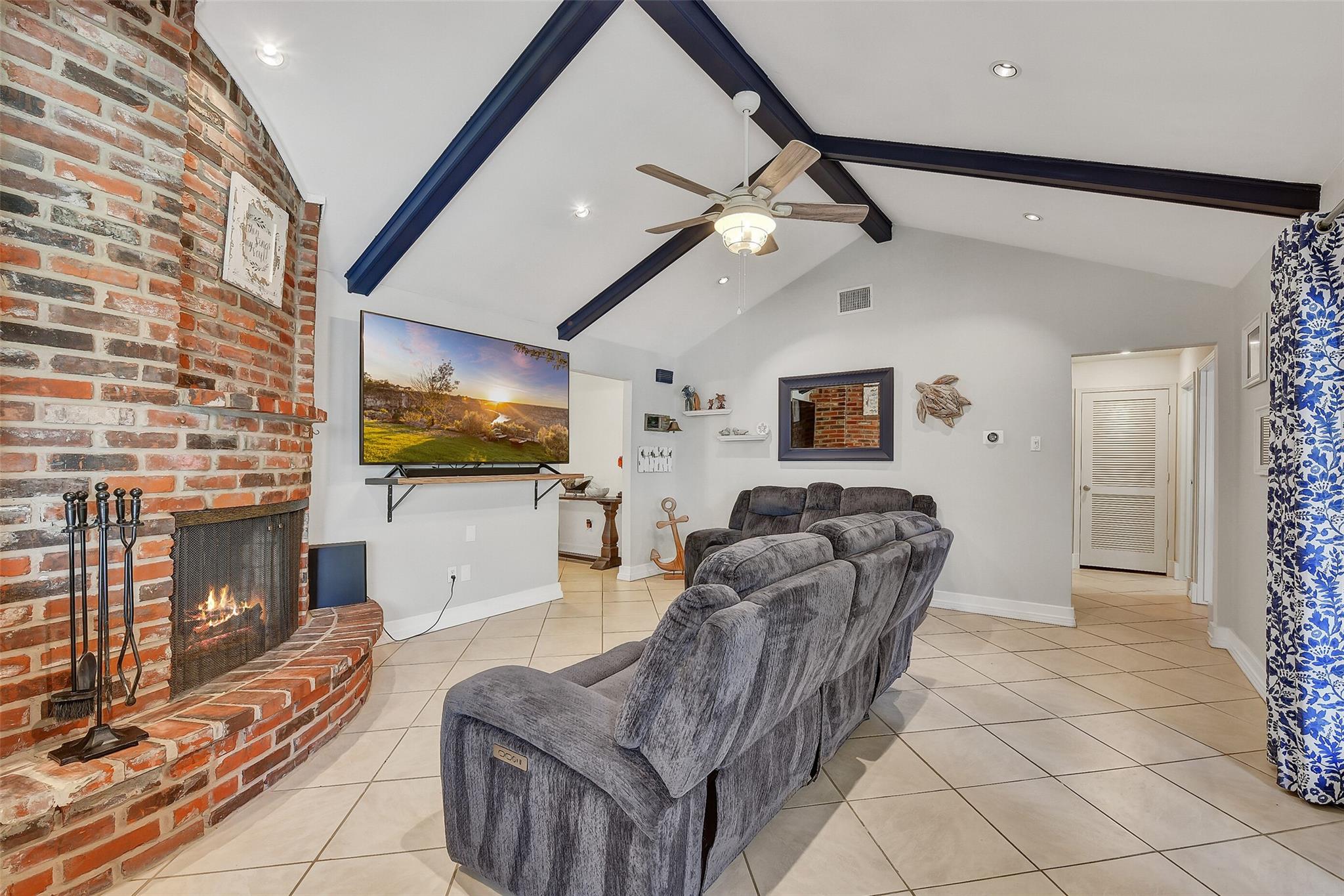 2211 Bayou Drive