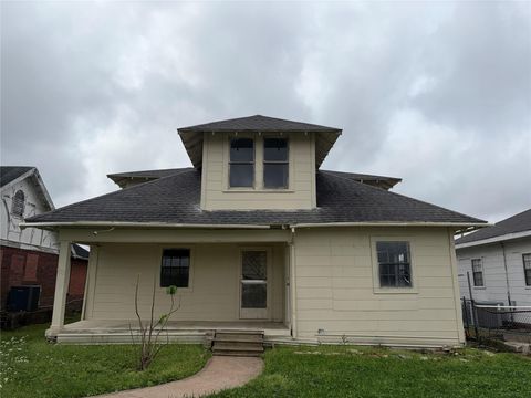 Photo of 931 9th Avenue #1, Port Arthur, TX 77642 (MLS # 68139184)