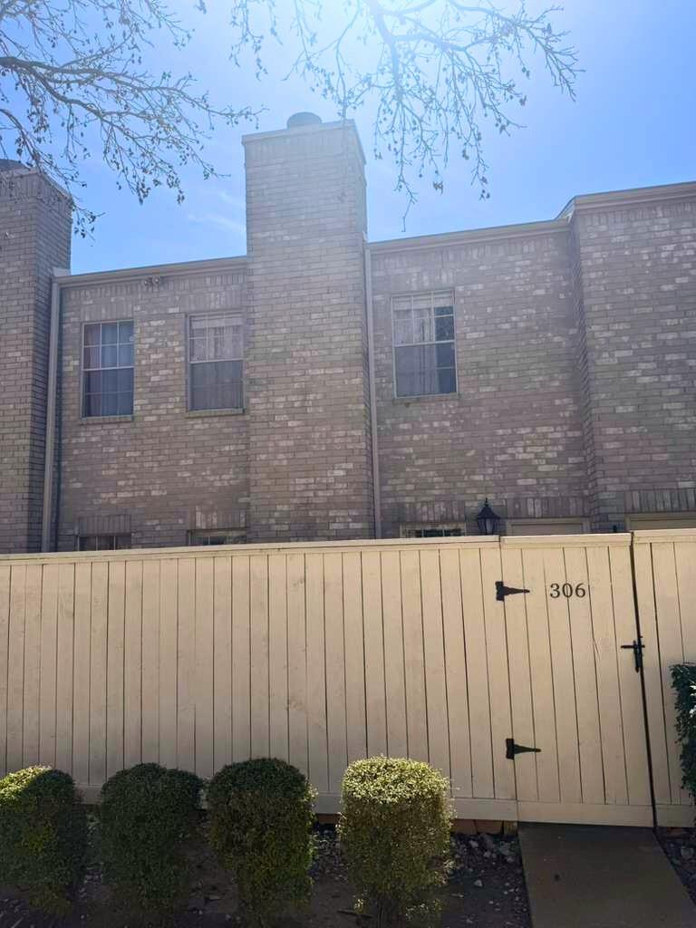 3780 Tanglewilde Street 306